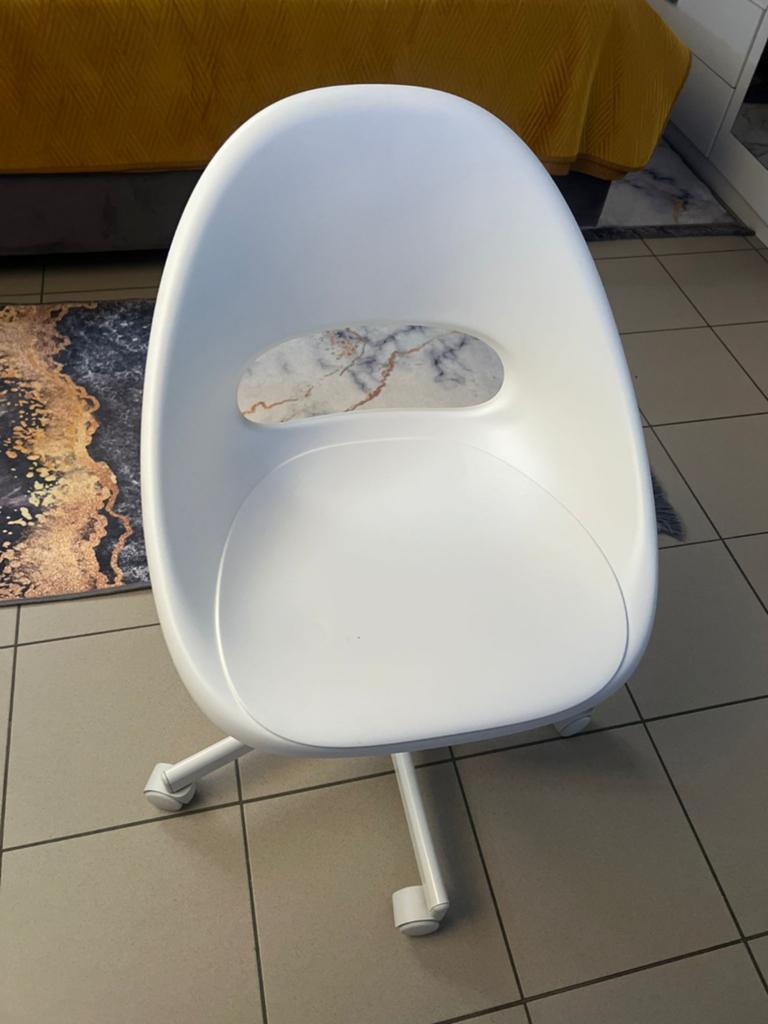 Ikea stoel, Ophalen