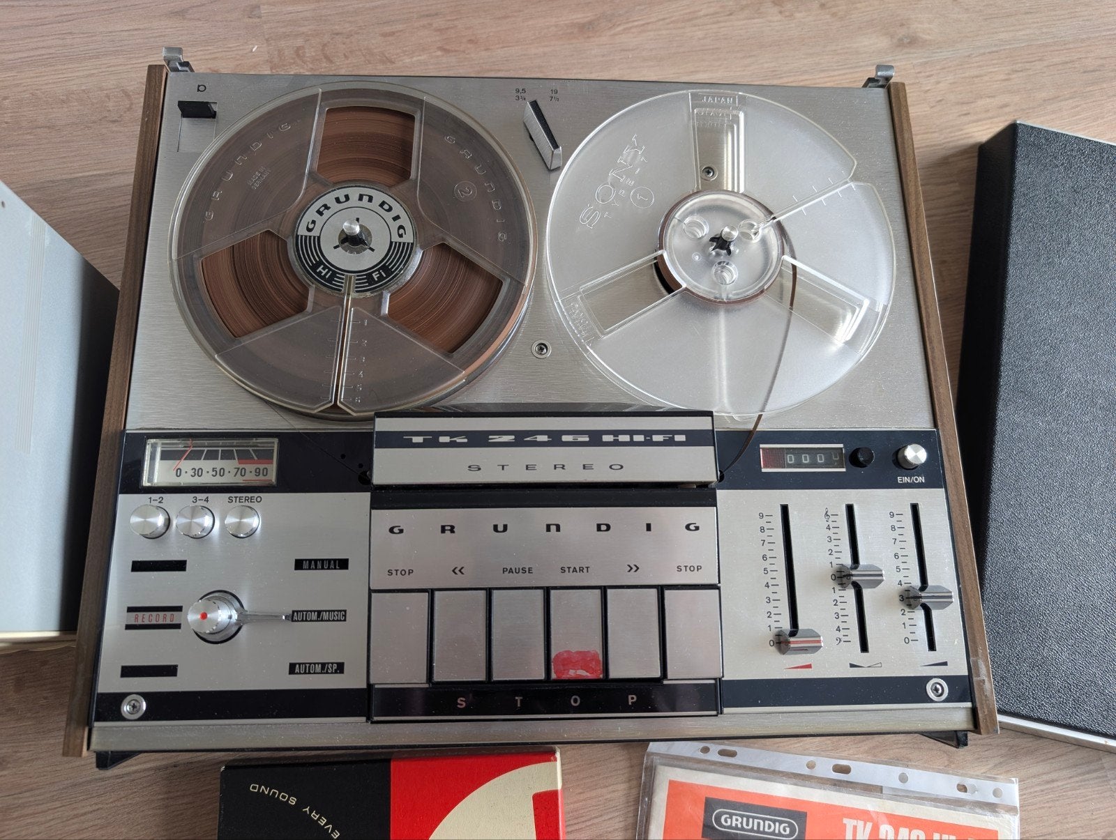 Klassieke Grundig TK 246 HiFi bandrecorder met accessoires, Ophalen of Verzenden, Bandrecorder, Met banden
