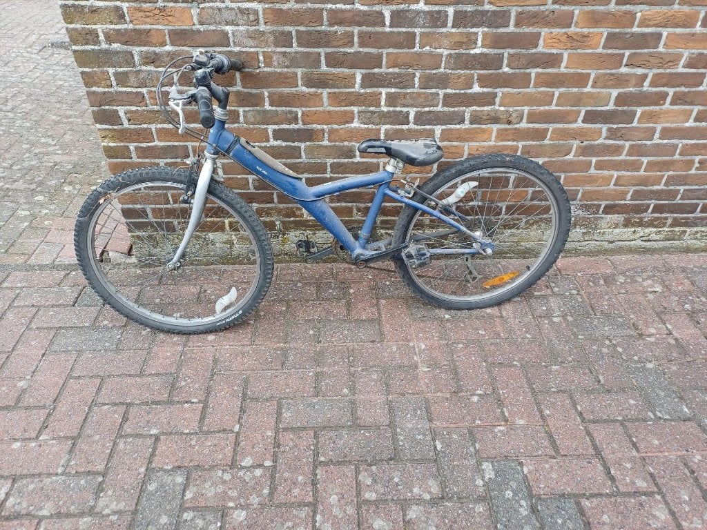 blauwe jongensfiets, Ophalen