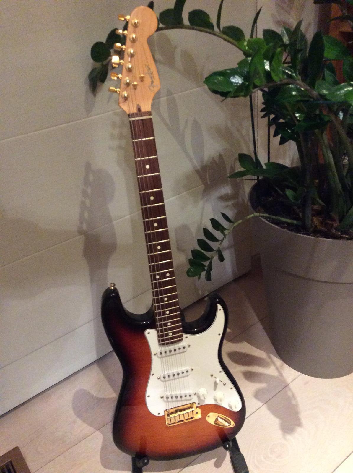 Fender stratocaster limited edition 50th anniversary, Ophalen, Zo goed als nieuw, Solid body, Fender