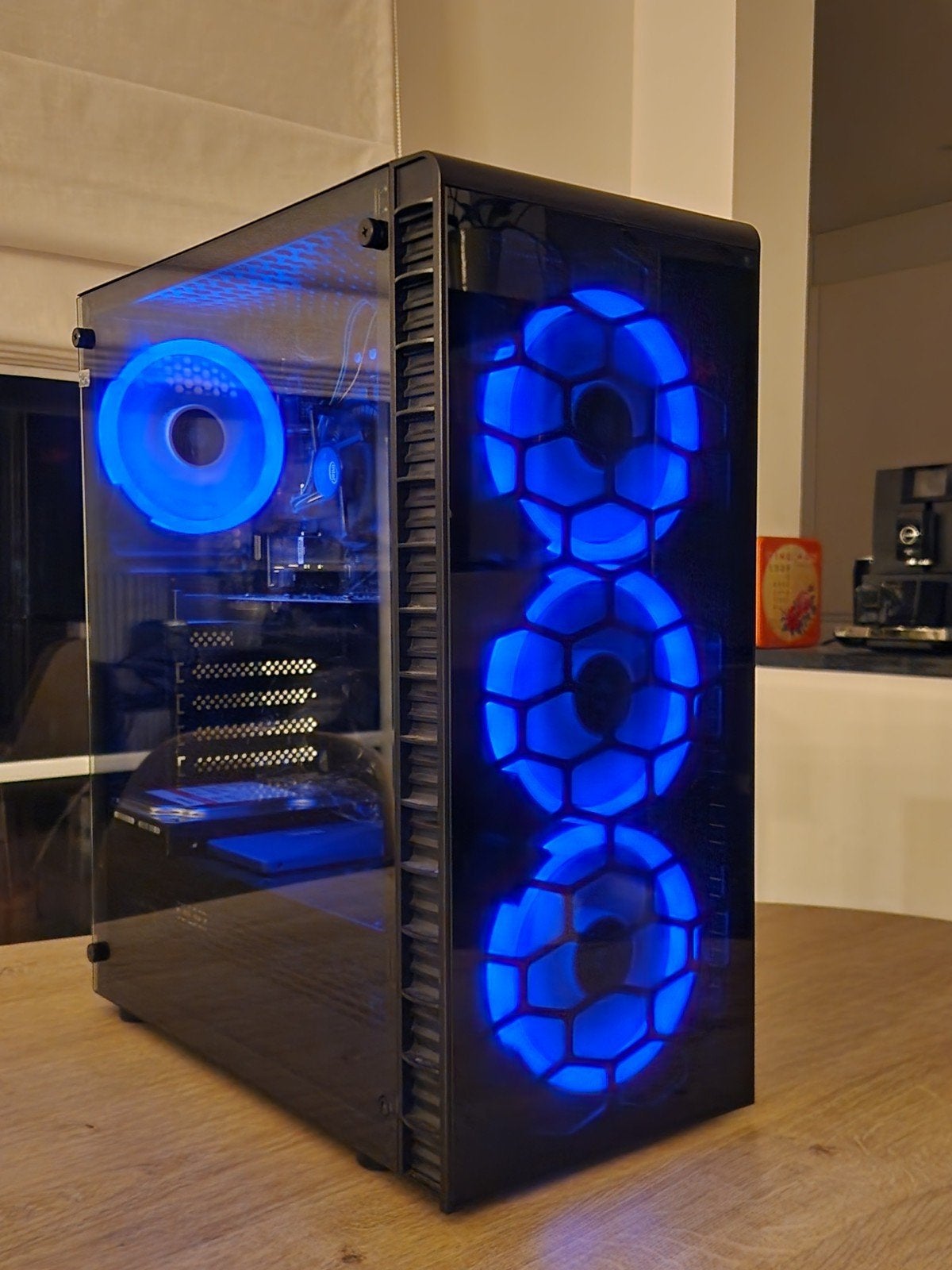 Budget powered NVidia PC
16 gb ram, NVidia graphics
240 GB S, Ophalen, 16 GB, Gaming, HDD