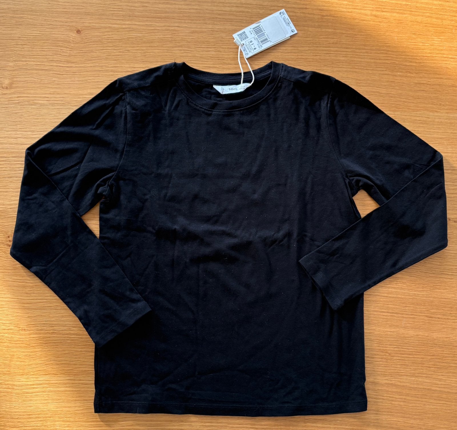 T-shirt neuf noir uni à longues manches  MANGO 10 ans - 6€, Kinderen en Baby's, Ophalen of Verzenden, Zo goed als nieuw