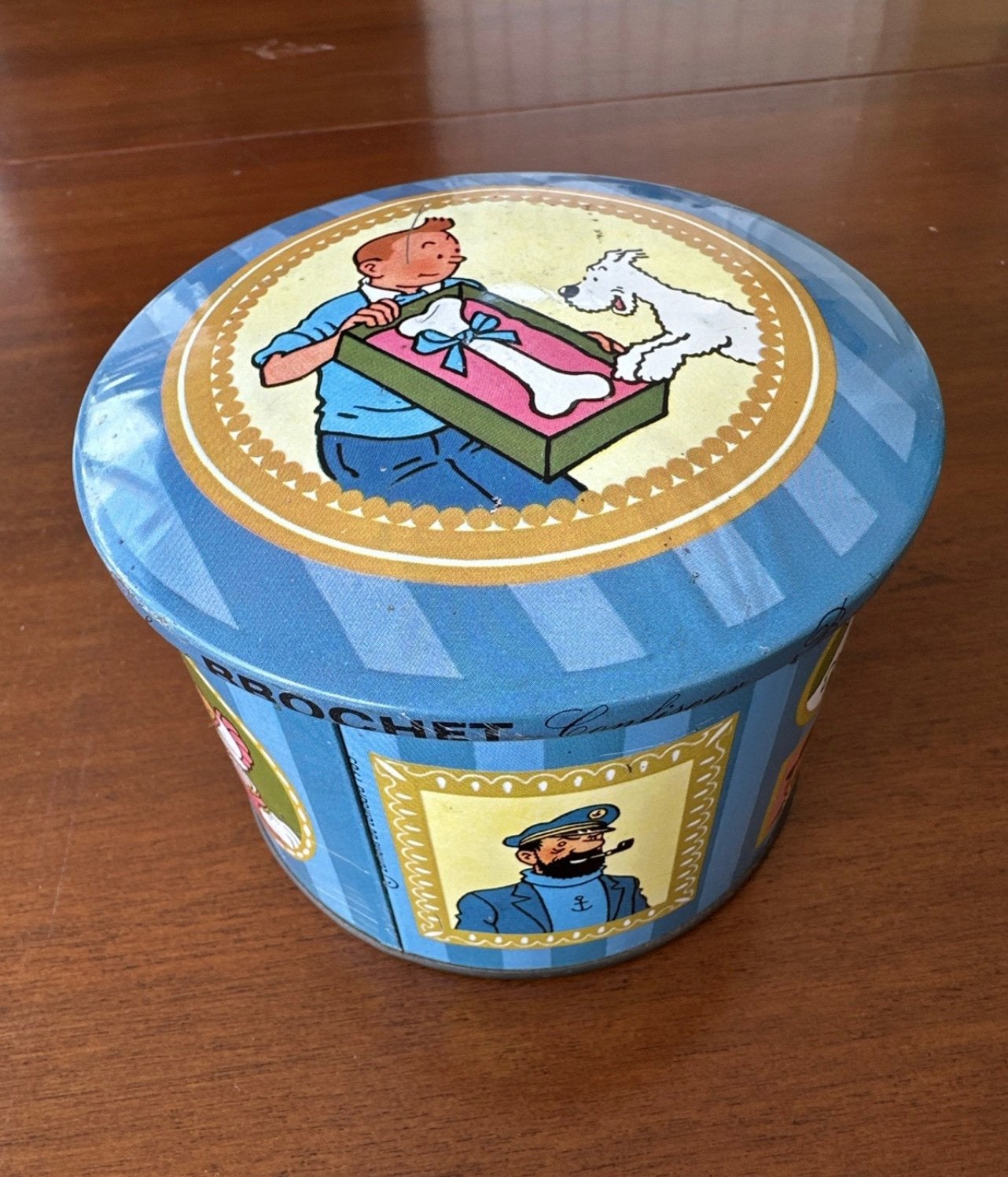 Tintin boîte métal bleue Brochet dite galerie portraits1965, Enlèvement ou Envoi, Tintin, Comme neuf, Autres types