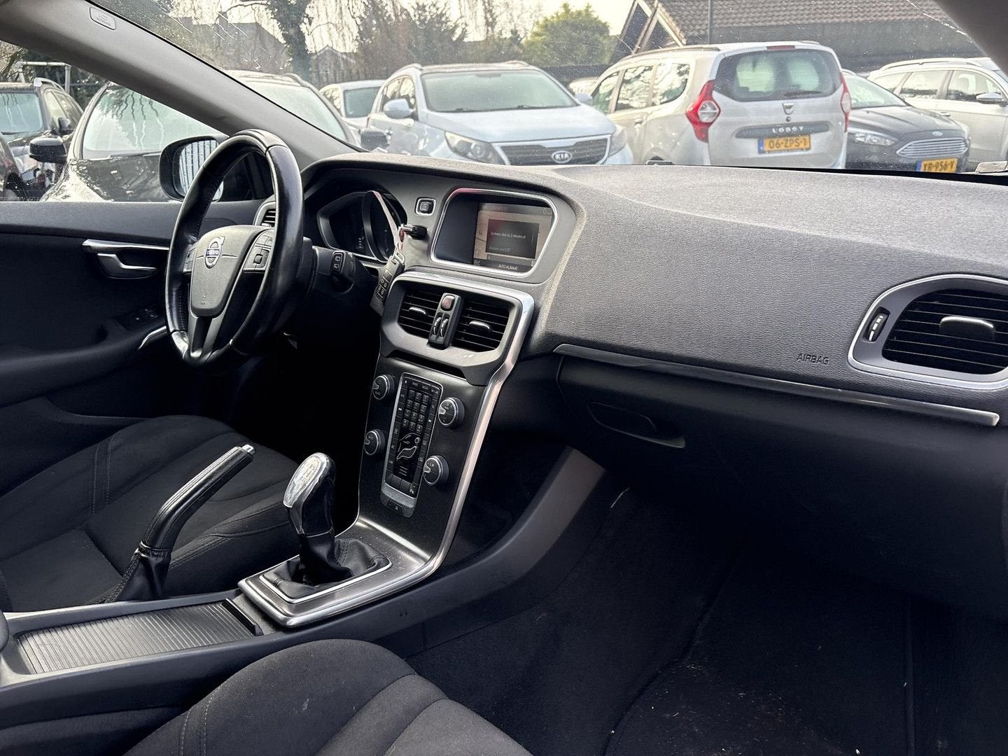 Volvo V40 1.6 D2 Kinetic | Climate | Cruise | Navi | PDC | A, Auto's, 88 g/km, Zwart, Start-stop-systeem, V40