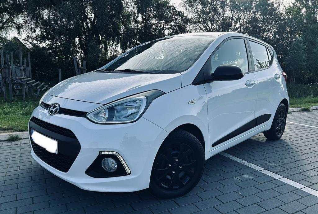 Hyundai i10 1.0i Blackline, Voorwielaandrijving, Euro 5, Stof, Zwart