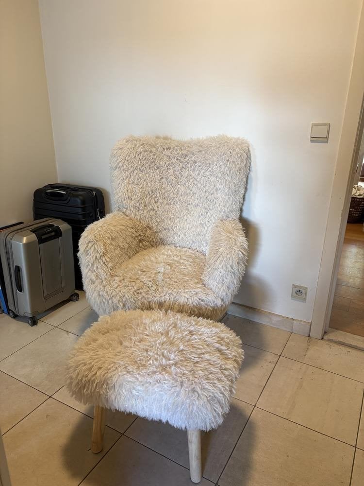 JYSK HVILSTED fauteuil + voetenbank teddy gebroken wit, Ophalen, Gebruikt, Stof