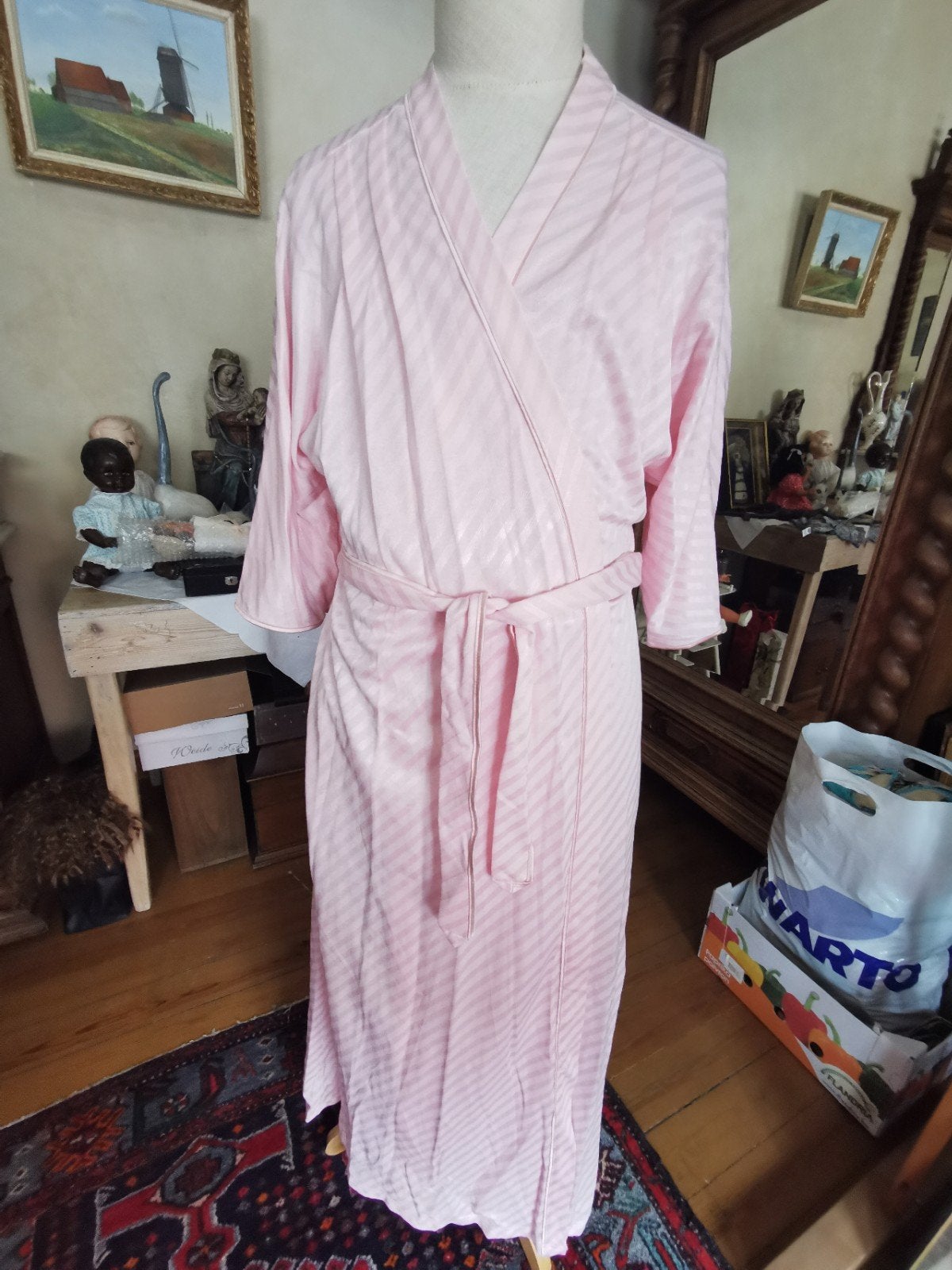 Très beau peignoir pour femme encore neuf de la marque Trium, Vêtements | Femmes, Pyjamas, Triumph, Enlèvement ou Envoi, Neuf