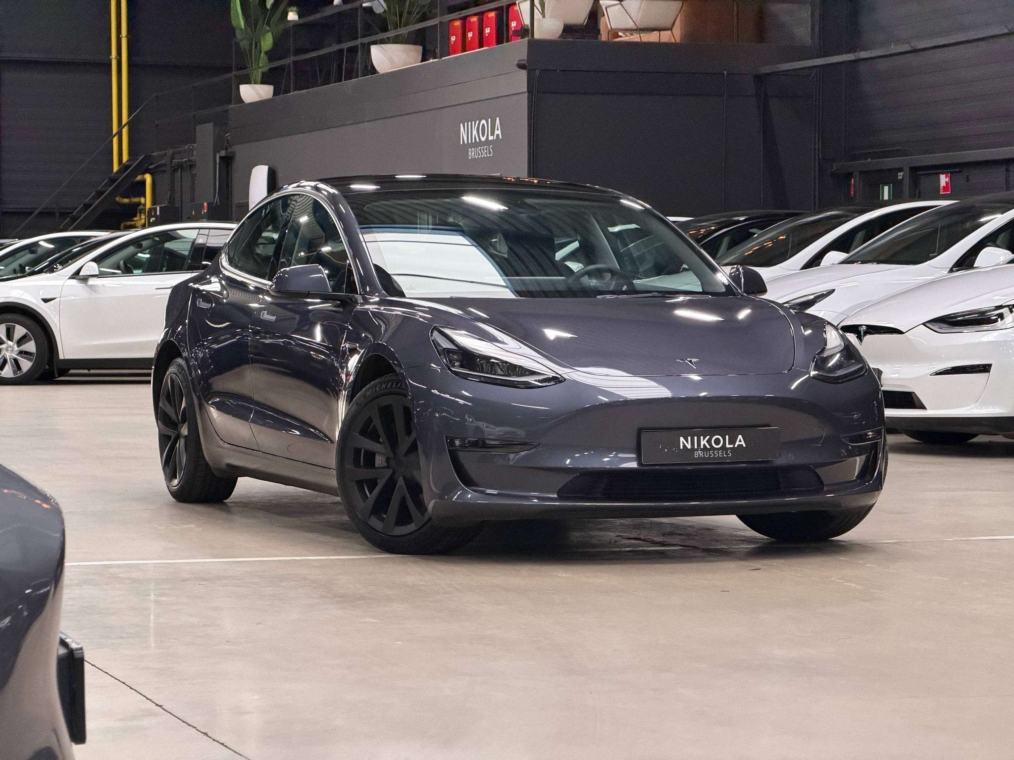 Tesla Model 3 AUTOPILOT - LONG RANGE - ALL WHEEL DRIVE - FAC, Autos, Cuir, Argent ou Gris, Achat, 4 portes