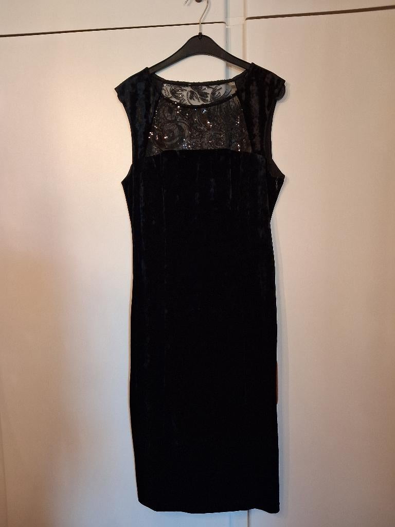 Zwarte fluwelen jurk maat 38, Kleding | Dames, Jurken, Zwart, Zo goed als nieuw, C&A, Onder de knie