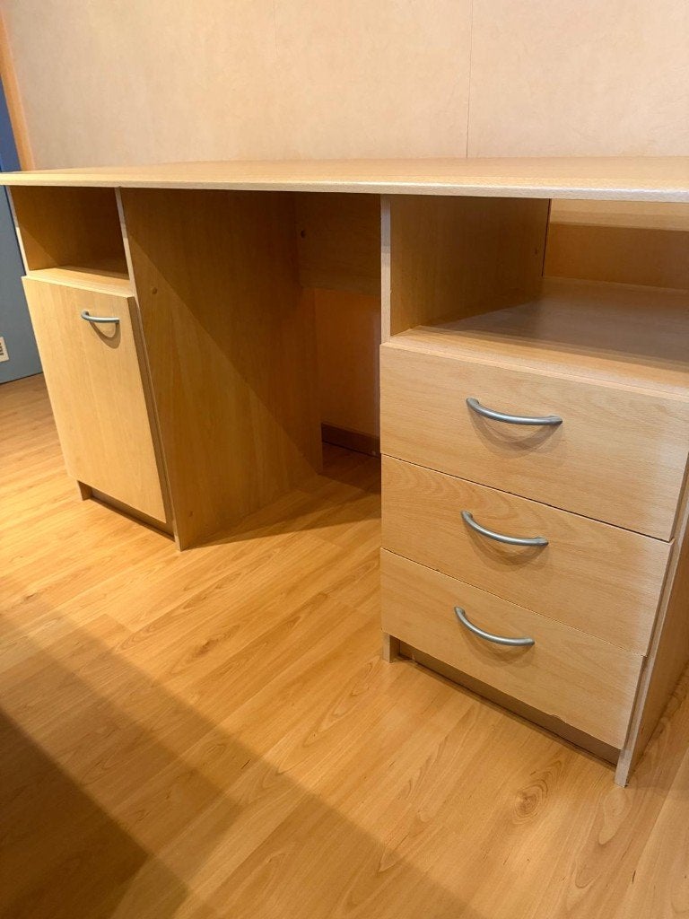 Bureau met veel opbergruimte - houtkleur, Huis en Inrichting, Opbergruimte, 58 cm, Gebruikt, Schoolbureau