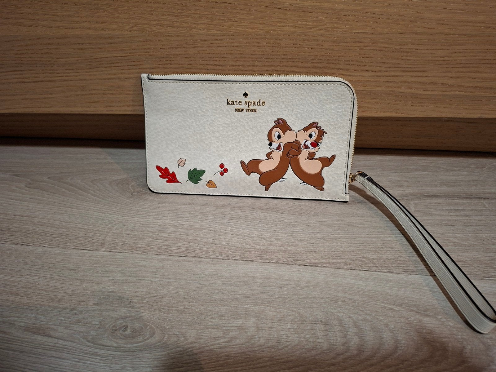 Disney x Kate Spade New York – Chip 'n' Dale Wristlet, Ophalen, Zo goed als nieuw, Beige, Dame