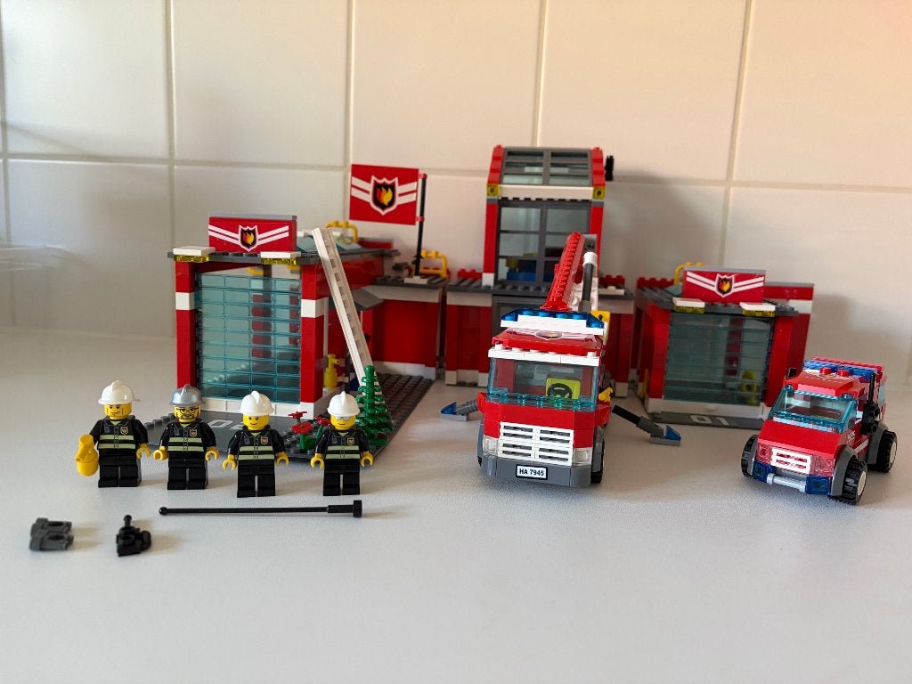 7945 lego, Ophalen, Zo goed als nieuw, Compleet, Lego