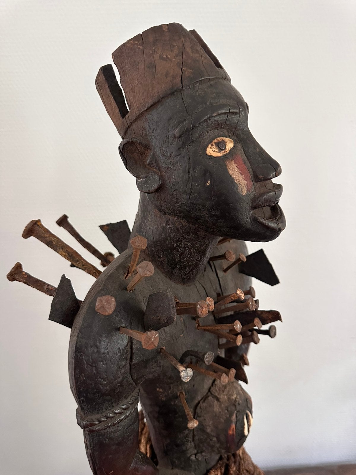 Authentieke Bakongo Nkisi Nkondi Shilango Fétiche 1920, Hout, Masker, Rood, Afrika