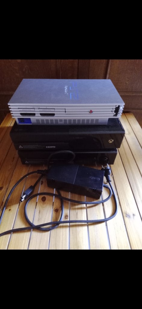 Lot 2 xbox one a réparer. 1playstation 2 fonctionnel., Games en Spelcomputers, Ophalen, Gebruikt, Zonder controller, Xbox One