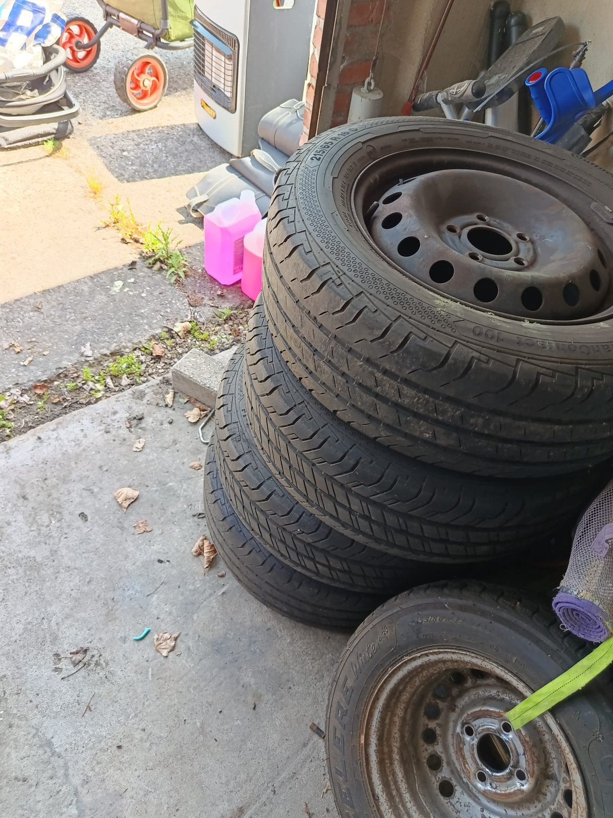 Renault Trafic stalen velgen met Continental 215/65 R16C, Auto diversen, Autosport-onderdelen, Ophalen, Zo goed als nieuw
