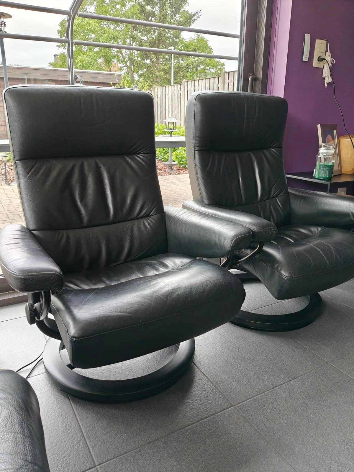 Twee zwarte relaxen stressless, Maison & Meubles, Enlèvement