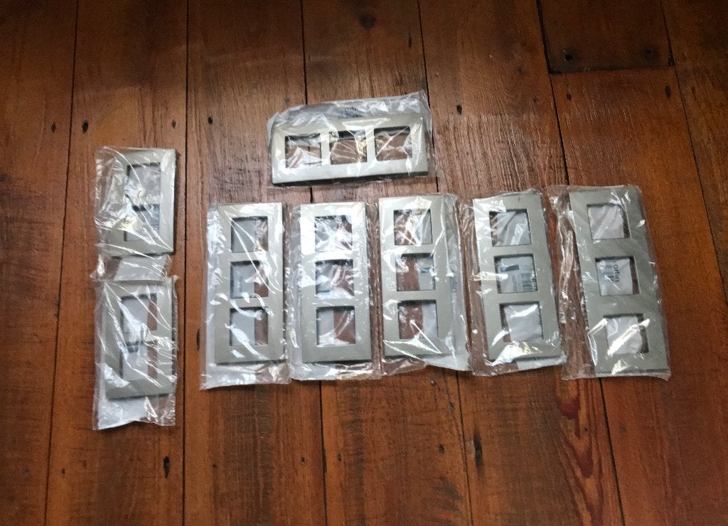 Nieuwe afdekplaatjes stopcontacten Niko, Enlèvement, Neuf