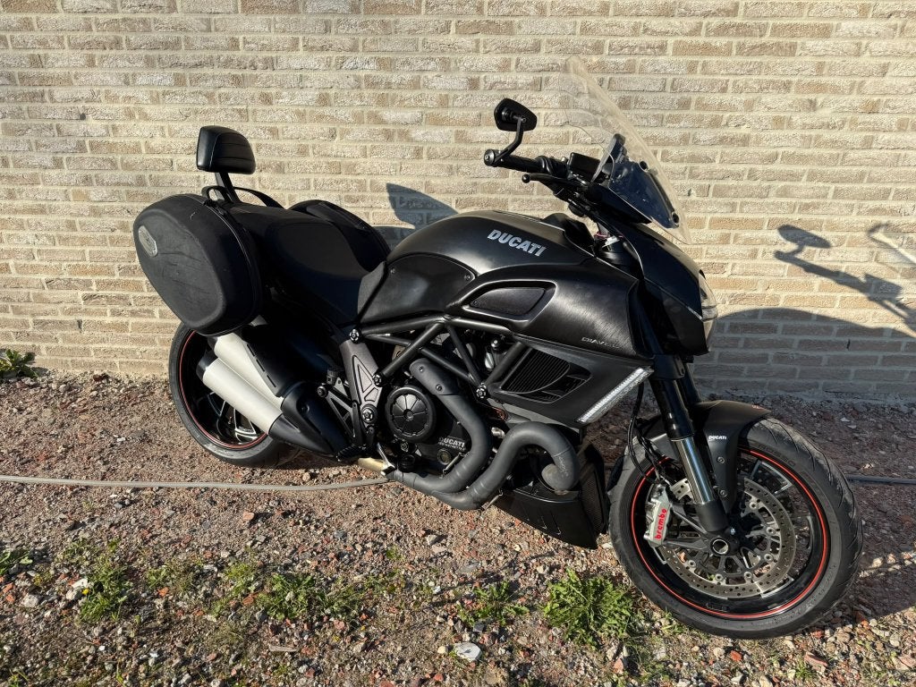 Ducati Diavel 2013 strada, 2 cilinders, Occasion, Motorrijbewijs A, Particulier