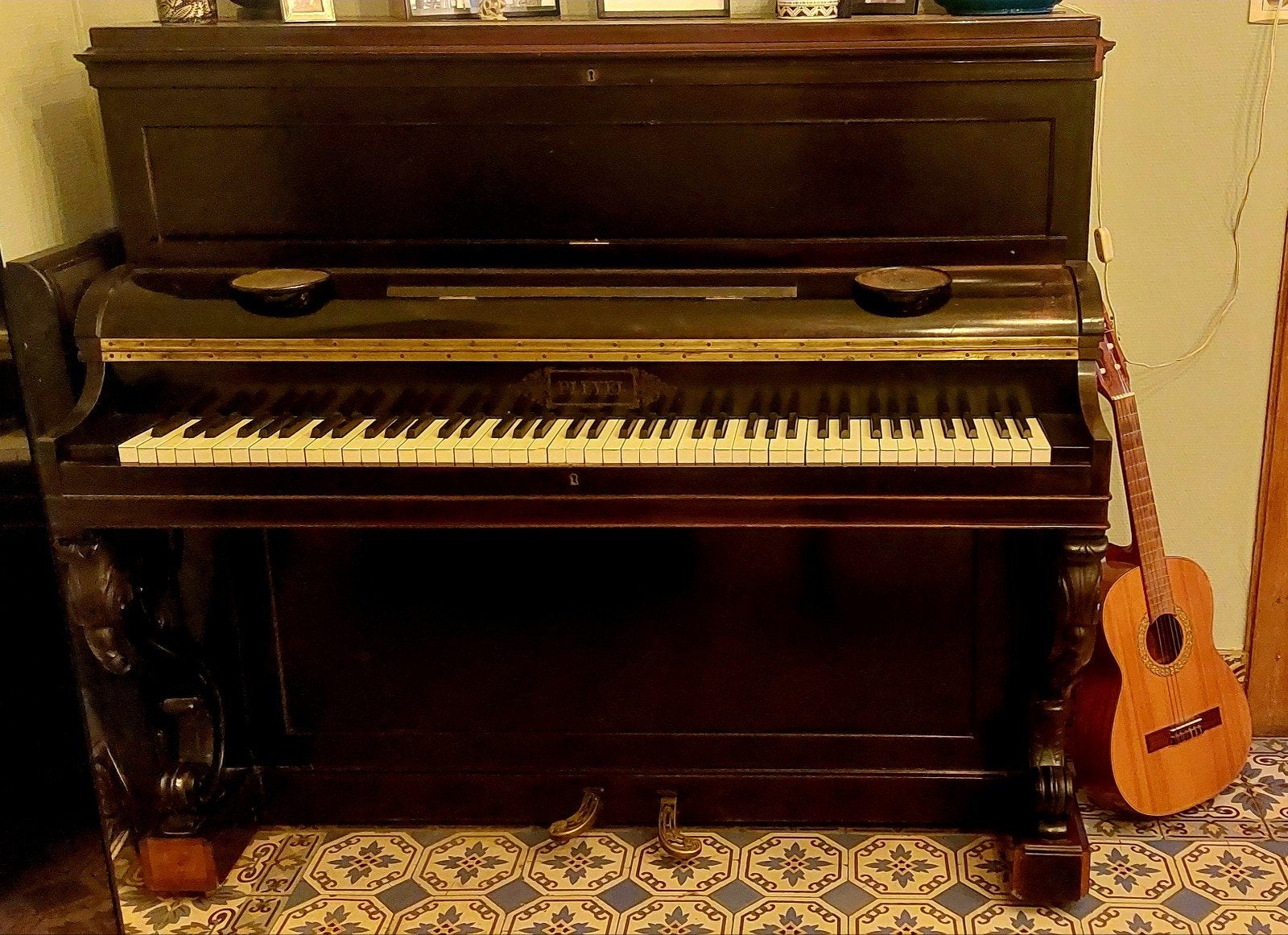 Piano Pleyel (désaccordé), Muziek en Instrumenten, Piano's, Ophalen, Gebruikt, Bruin, Piano
