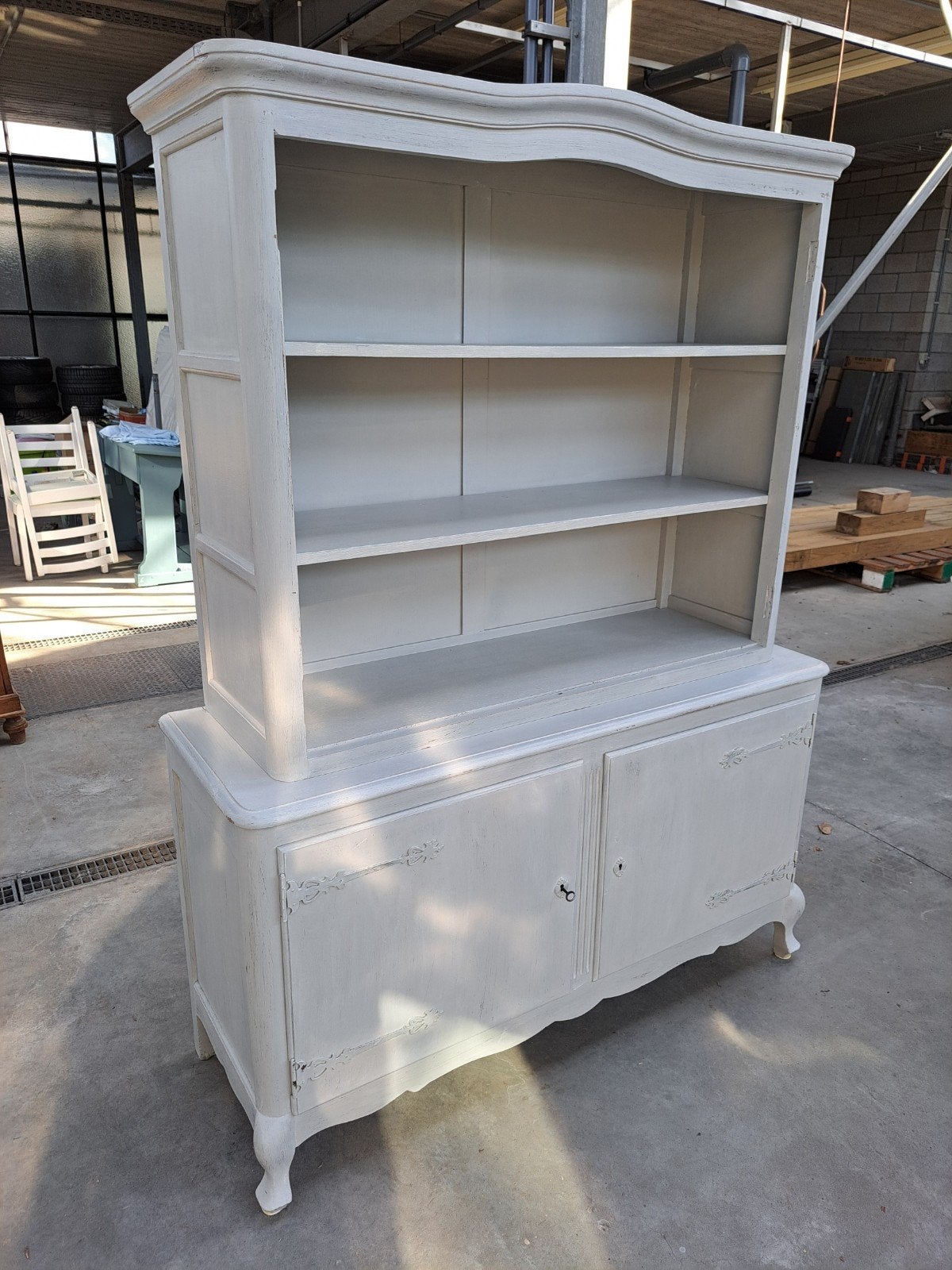 Prachtige lichtgrijze buffetkast / brocante kast, Huis en Inrichting, Gebruikt, 100 tot 150 cm, Eikenhout, Ophalen of Verzenden