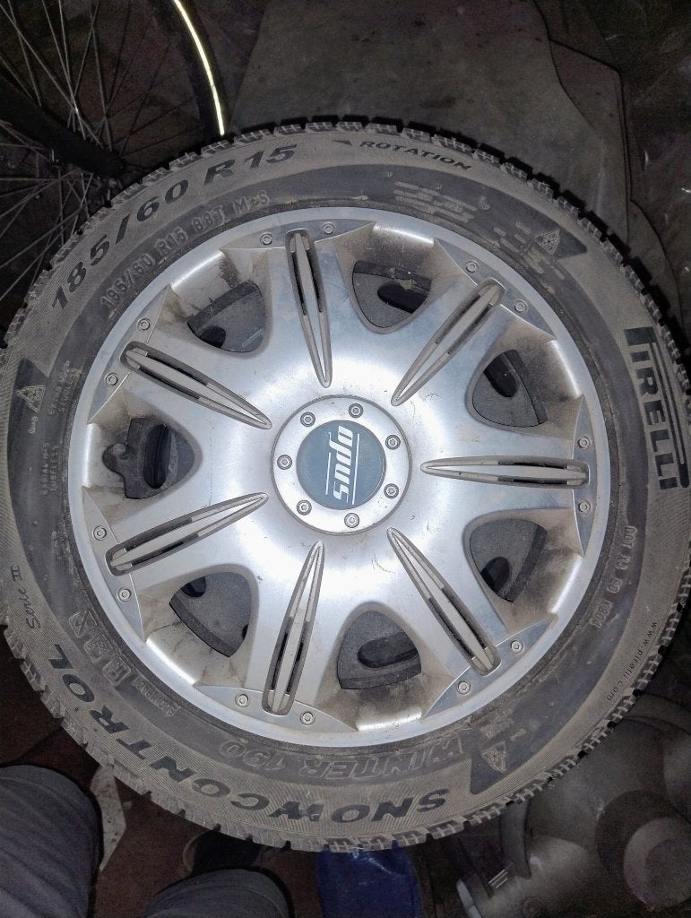 Pirelli Snowcontrol Serie II 185/60 R15 winterband, Auto-onderdelen, Banden en Velgen, Ophalen, Gebruikt, 15 inch, Band(en)