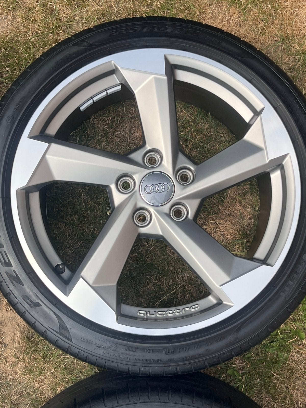 Jantes Audi S3/A3 Edition QUATTRO 225/40/18 été état neuf, Autos : Pièces & Accessoires, Pneus & Jantes, Neuf, Pneus et Jantes