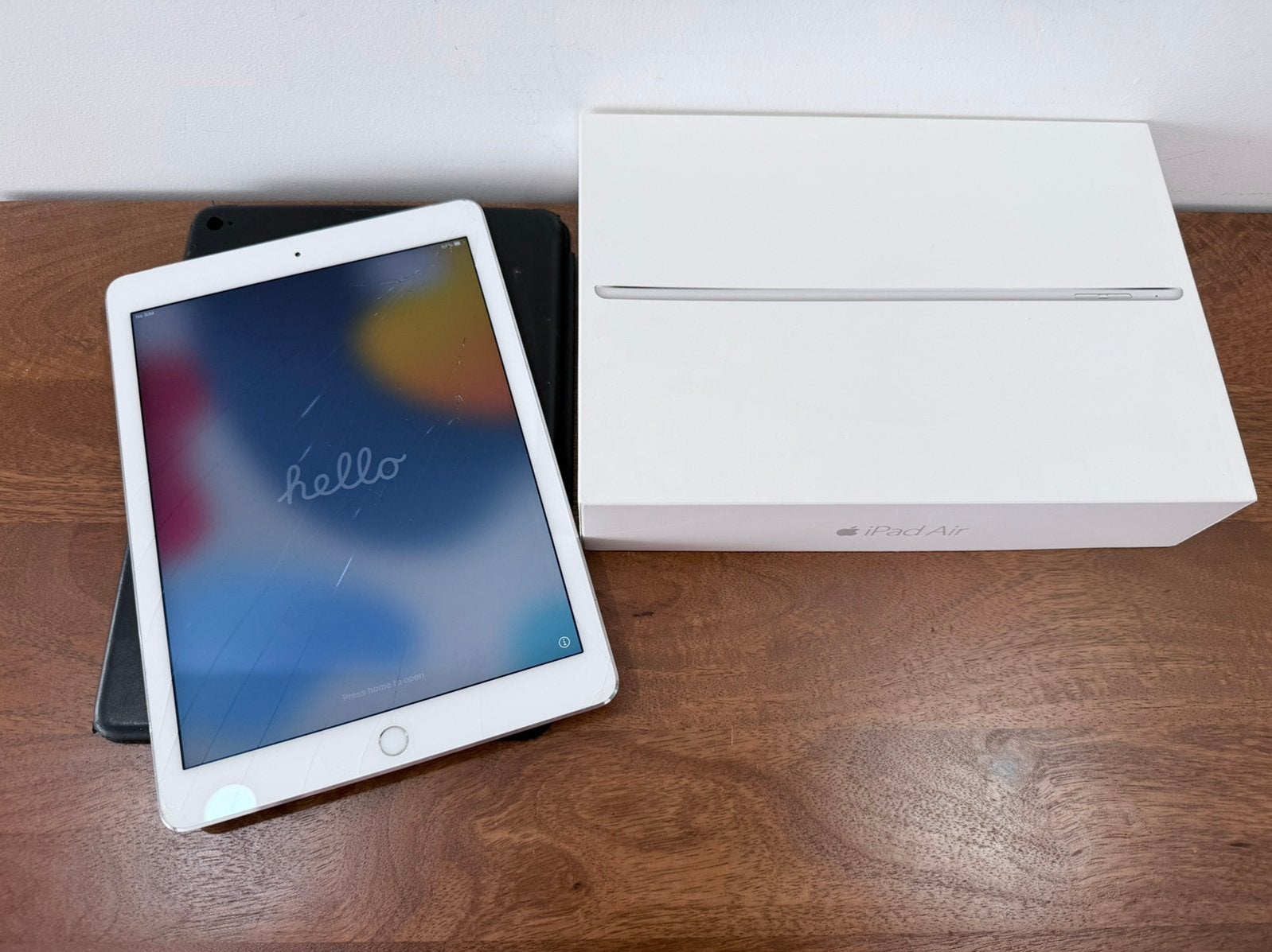 Ipad air 2 wifi cellulaire 64 Go (verre brisé), Informatique & Logiciels, Apple iPad Tablettes, Utilisé, Apple iPad Air, Wi-Fi et Web mobile