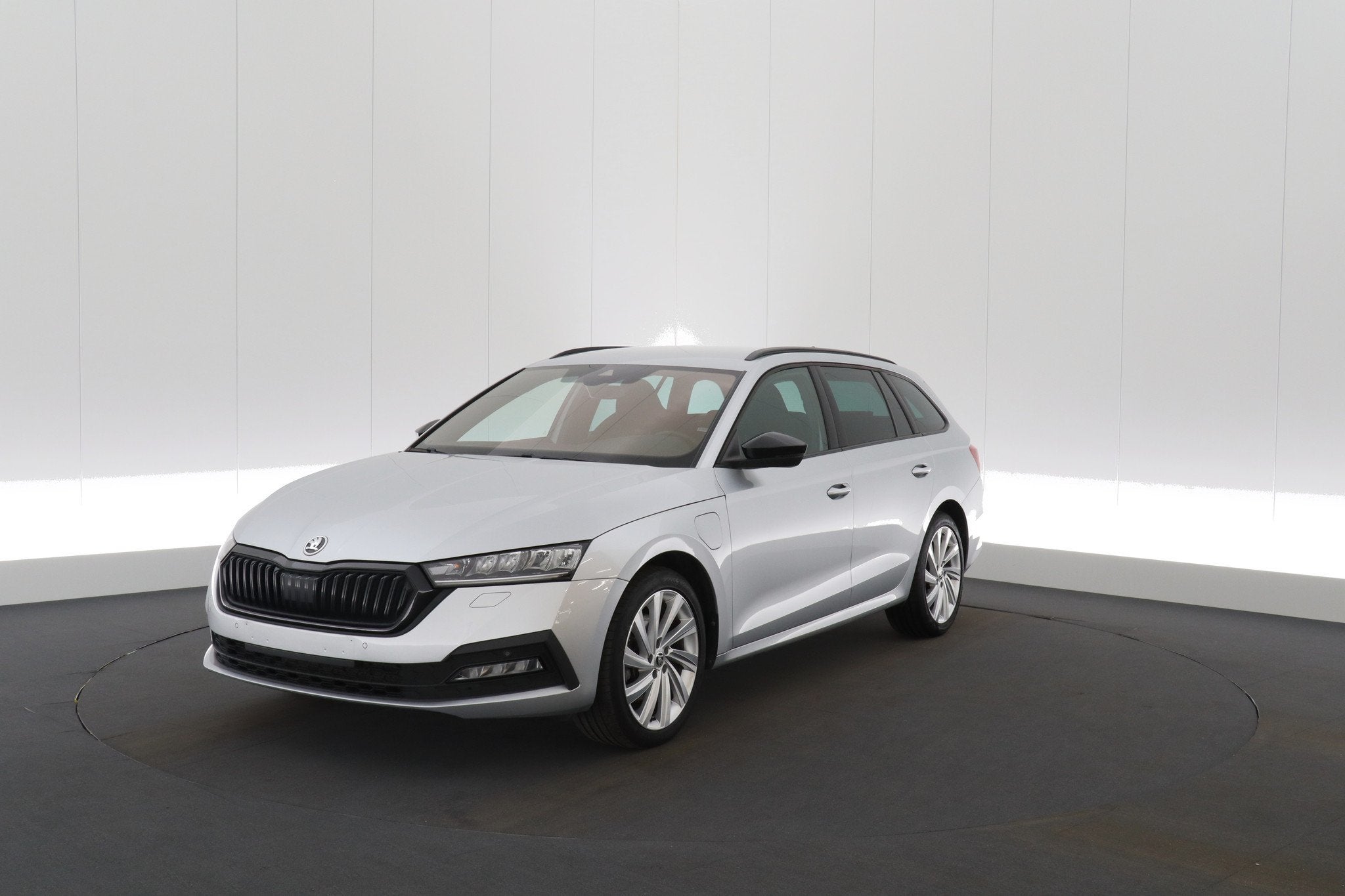 (2BBG974) SKODA OCTAVIA COMBI, Auto's, Stof, Gebruikt, https://public.car-pass.be/vhr/f3bd5cfe-beef-4038-8b49-f2f445fdb483, Plug-in hybride