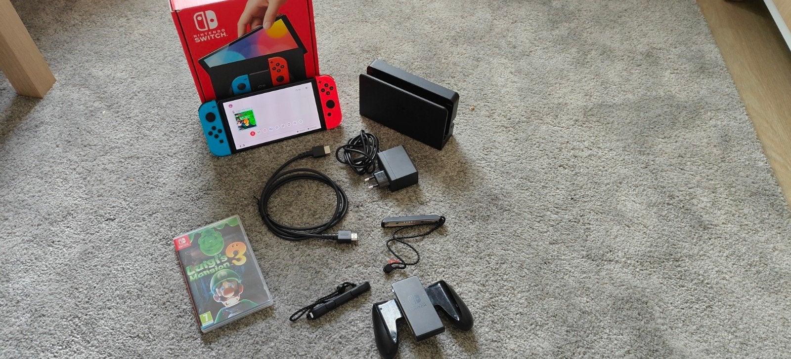 Pack Nintendo Switch OLED Néon + Luigi's Mansion 3, Switch OLED, Enlèvement ou Envoi, Comme neuf, Avec jeux