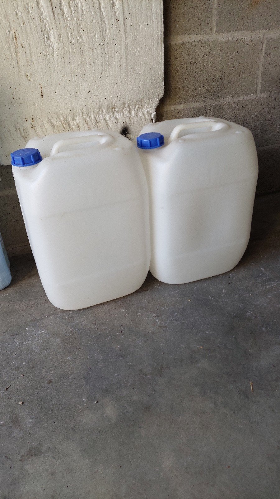 2 Bidons de 30 litres avec bouchon étanche, Ophalen