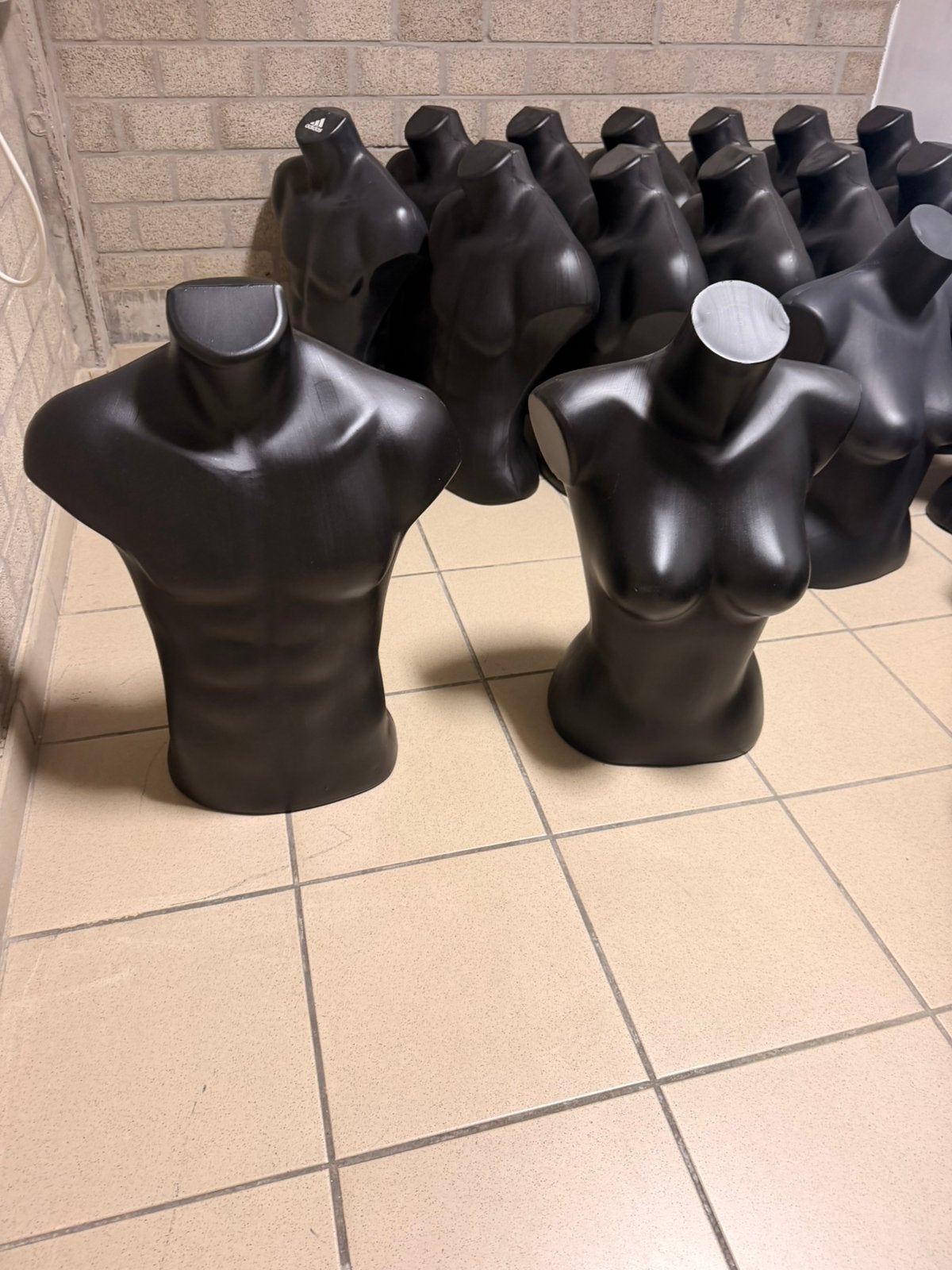Buste homme ou femme retif, Enlèvement