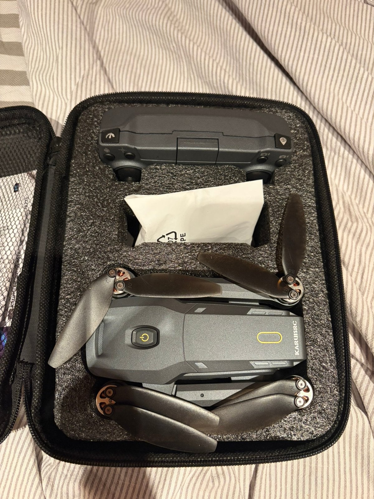 Drone k610 - merk karuisrc, TV, Hi-fi & Vidéo, Drones, Drone avec caméra, Comme neuf, Enlèvement, Qualité standard