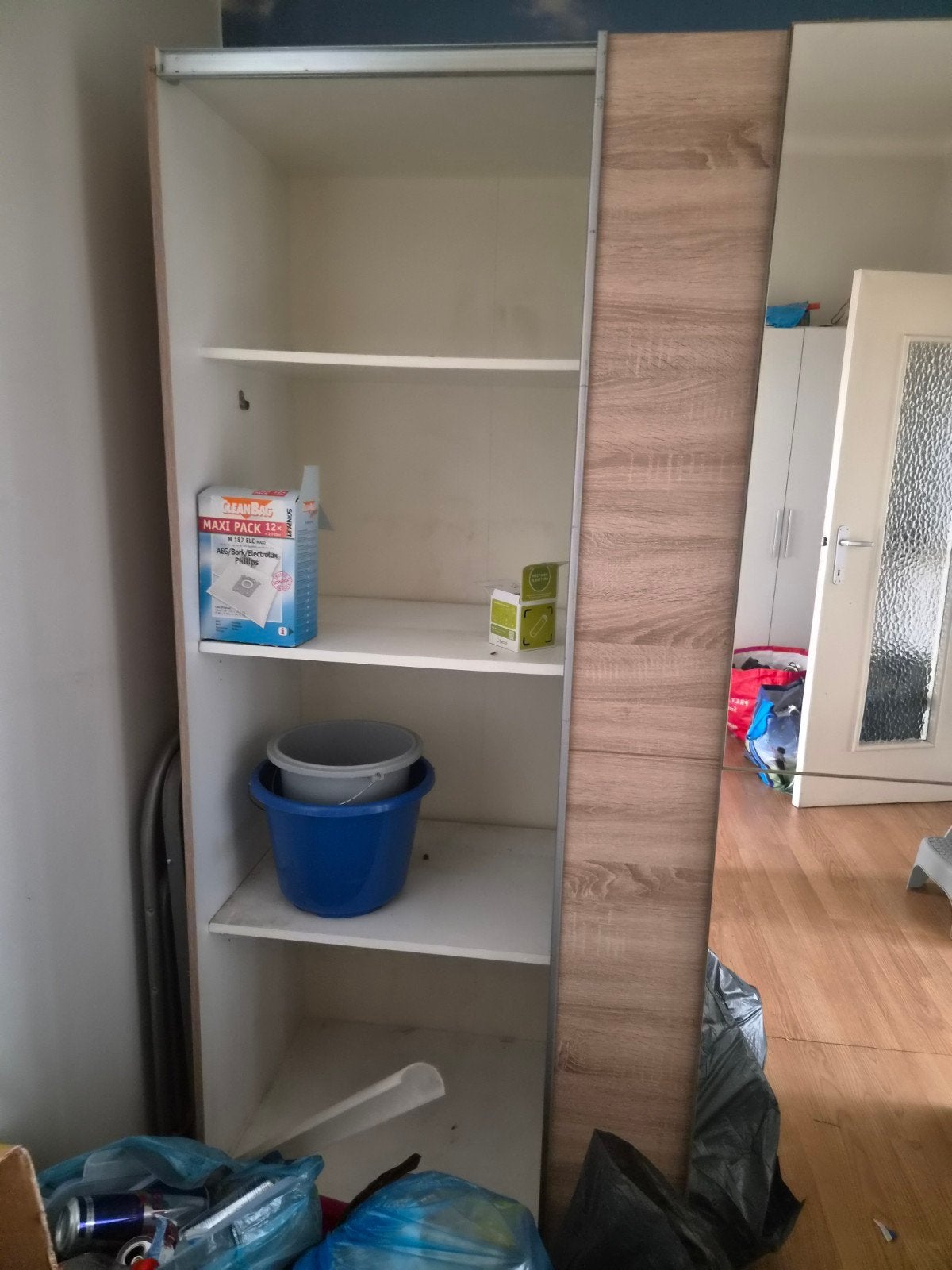 kast  200 cm hoogte  breedte 150 cm, Enlèvement