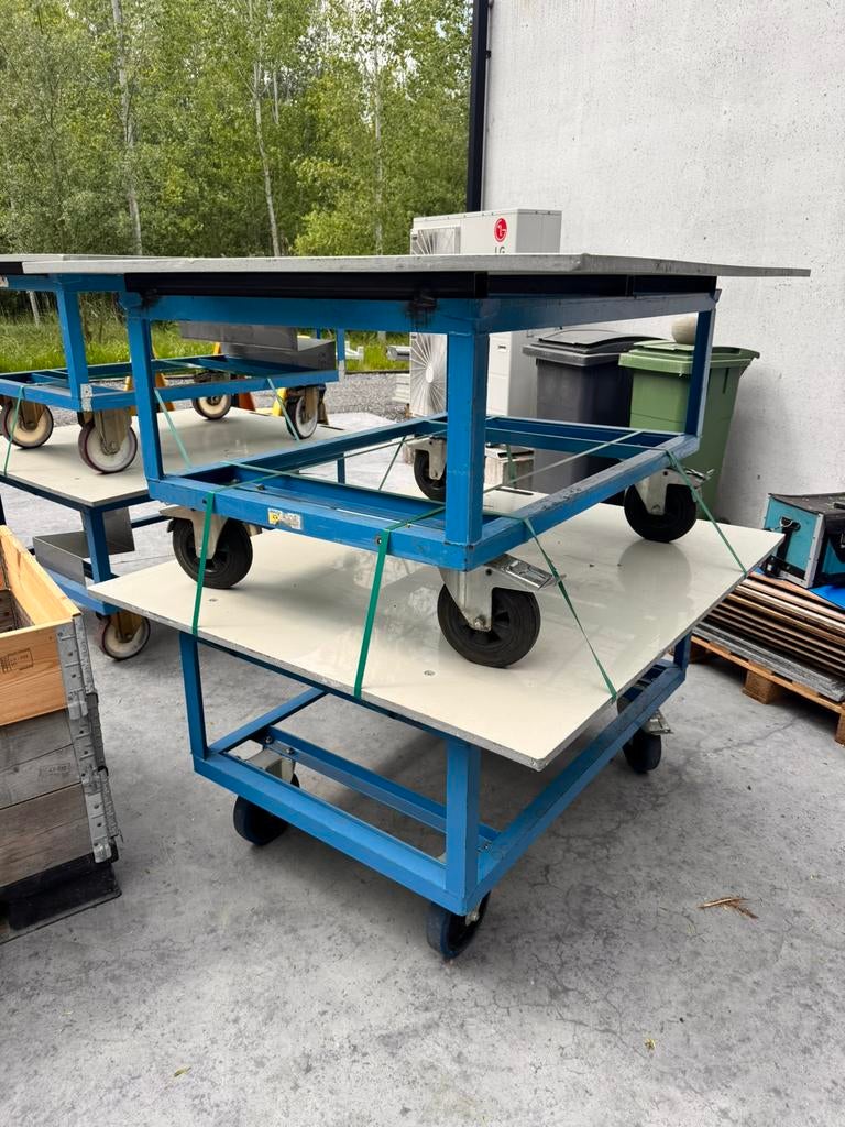 Diverse karren / werktafels op wielen, Doe-het-zelf en Bouw, Ophalen, Zo goed als nieuw