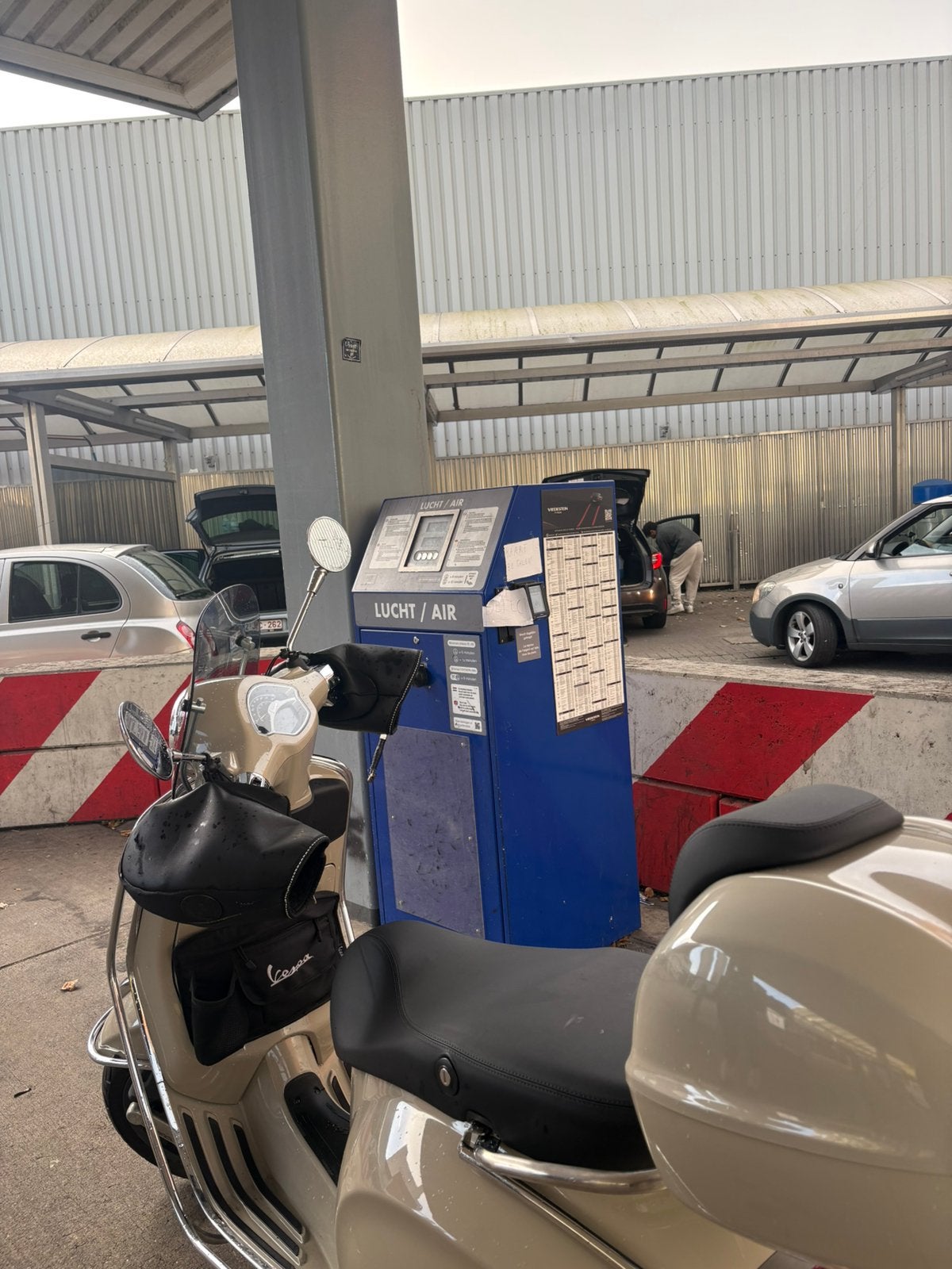 Vespa primavera, Fietsen en Brommers, Ophalen, Zo goed als nieuw