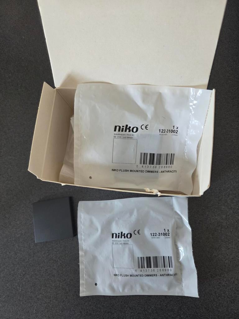 Niko - Centraalplaat drukknop of elektronische antraciet, Doe-het-zelf en Bouw, Ophalen, Schakelaar