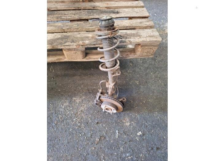 Schokdemperpoot links-voor van een Suzuki Alto, Gebruikt, -, -, Ophalen of Verzenden