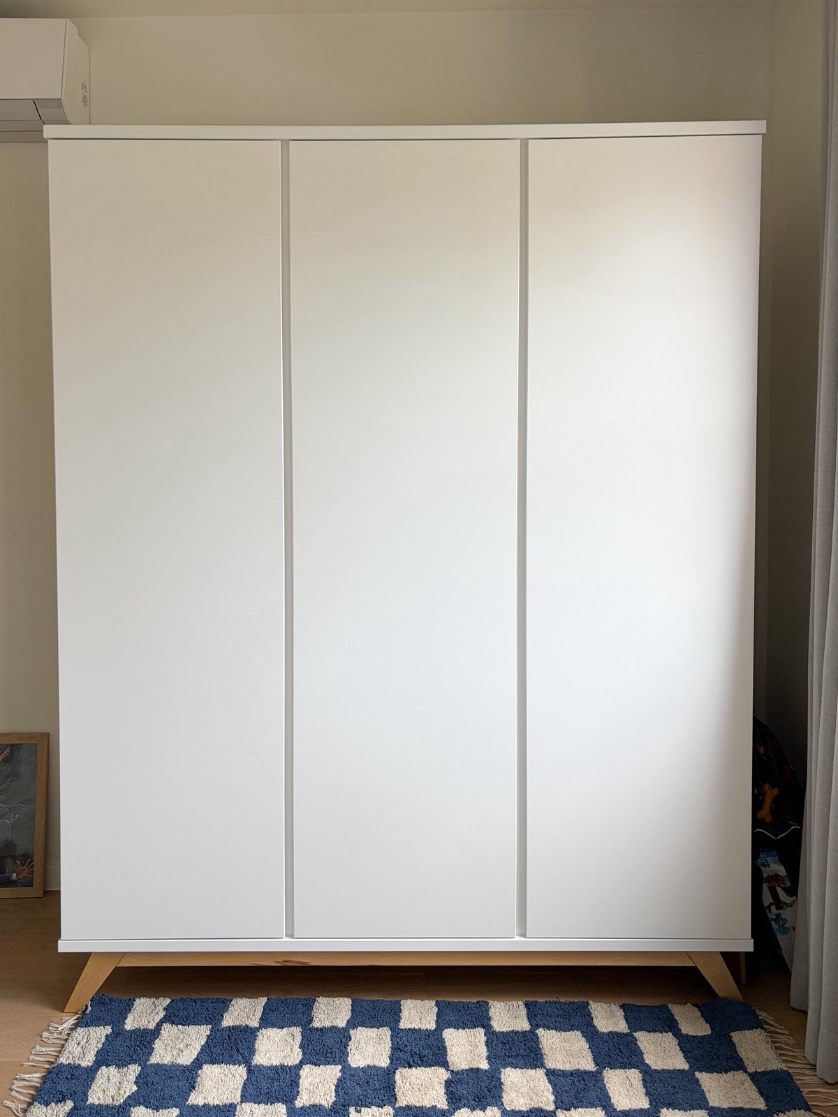 Driedeurs kleerkast Bopita Lynn, Huis en Inrichting, Kasten | Kleerkasten, Ophalen, Met deur(en), Overige materialen, 200 cm of meer