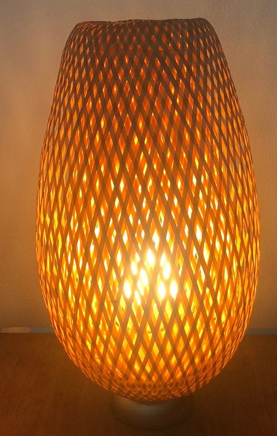 Lampe de table IKEA BÖJA Bambou fait main, Huis en Inrichting, Lampen | Tafellampen, Ophalen, Zo goed als nieuw, IKEA, Handgemaakt