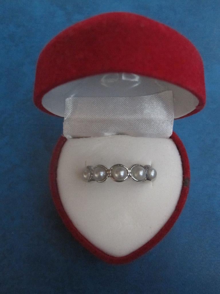 Bague - argentée - avec perles (NOUVELLE), Bijoux, Sacs & Beauté, Bagues, Neuf, Femme, 17 à 18, Argent, Fer ou Acier, Enlèvement ou Envoi