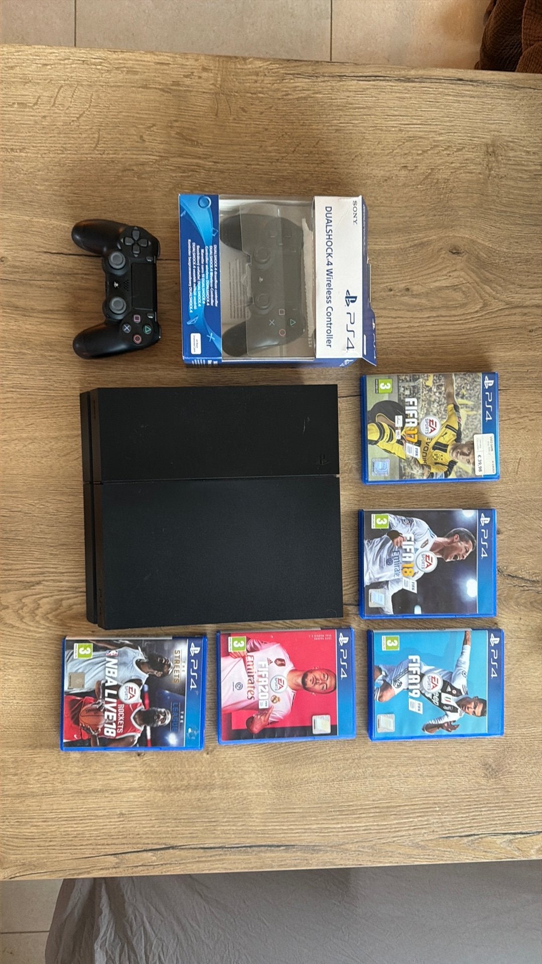 PS4 + 2 Dualshock 4 Wireless Controller + 5 spelletjes, Ophalen, Zo goed als nieuw, Sport, 3 spelers of meer