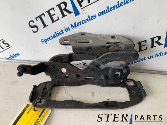 Motorkap Scharnier van een Mercedes C-Klasse, Gebruikt, -, Ophalen of Verzenden, -