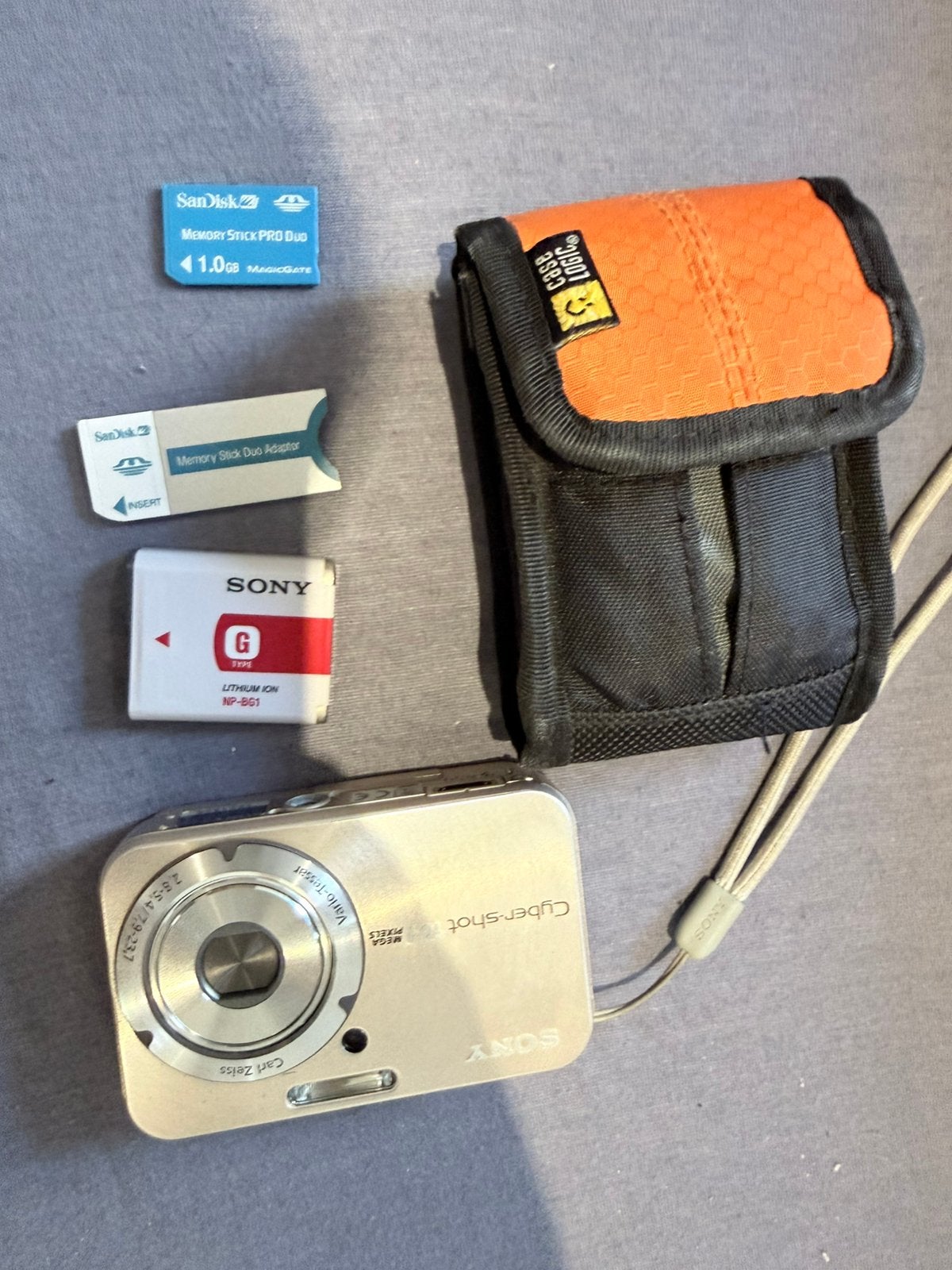Sony Camera CaSilver zonder oplader 20€, TV, Hi-fi & Vidéo, Appareils photo numériques, Enlèvement, Comme neuf, Sony