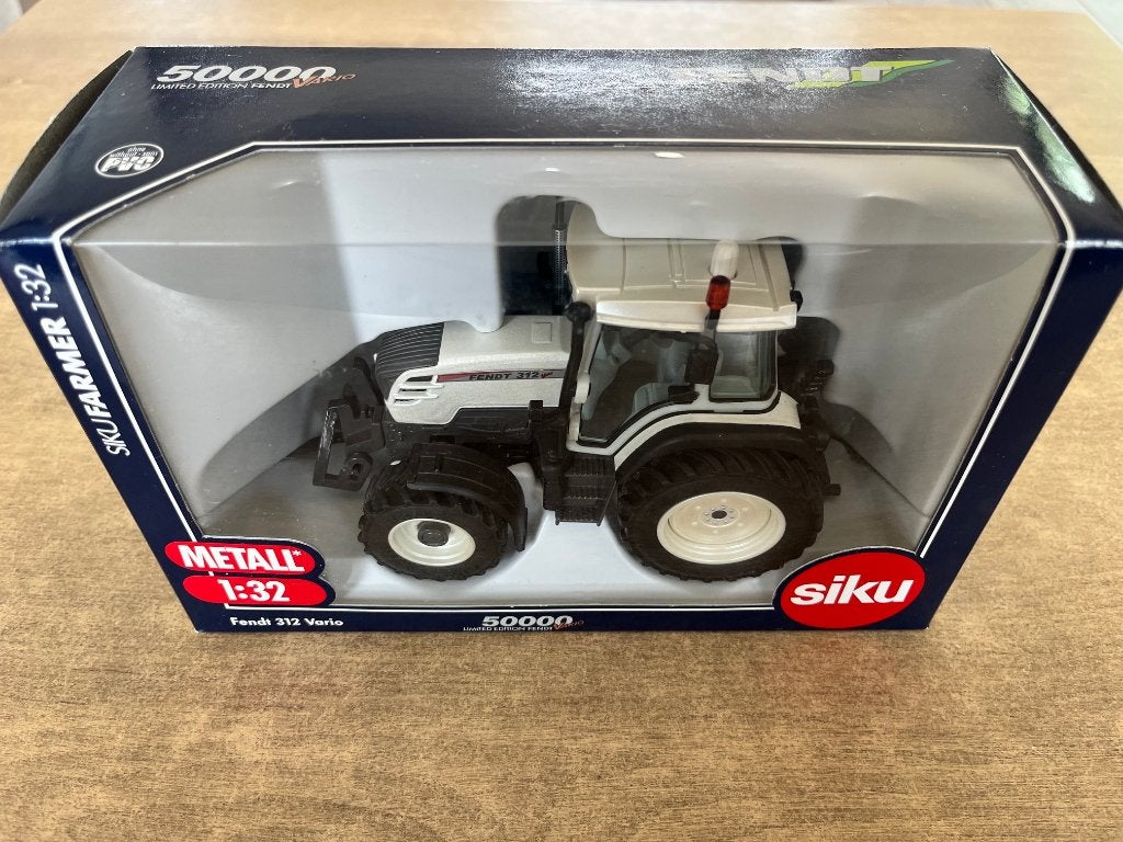 Fendt 312 Vario Parelwit - Limited Edition - SIKU, Hobby en Vrije tijd, Modelauto's | 1:32, Ophalen of Verzenden, Nieuw, Tractor of Landbouw
