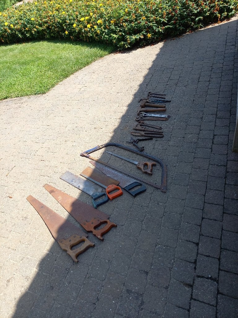 Allerlei oude zagen . En verschillende sleutels en tangen, Doe-het-zelf en Bouw, Gereedschap | Handgereedschap, Ophalen, Gebruikt