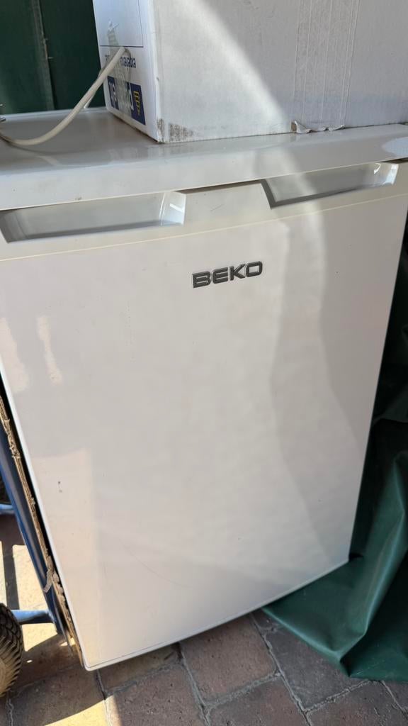 Petit frigo avec congelateur  Beko fonctionnel, Electroménager, Congélateurs, Enlèvement, Comme neuf