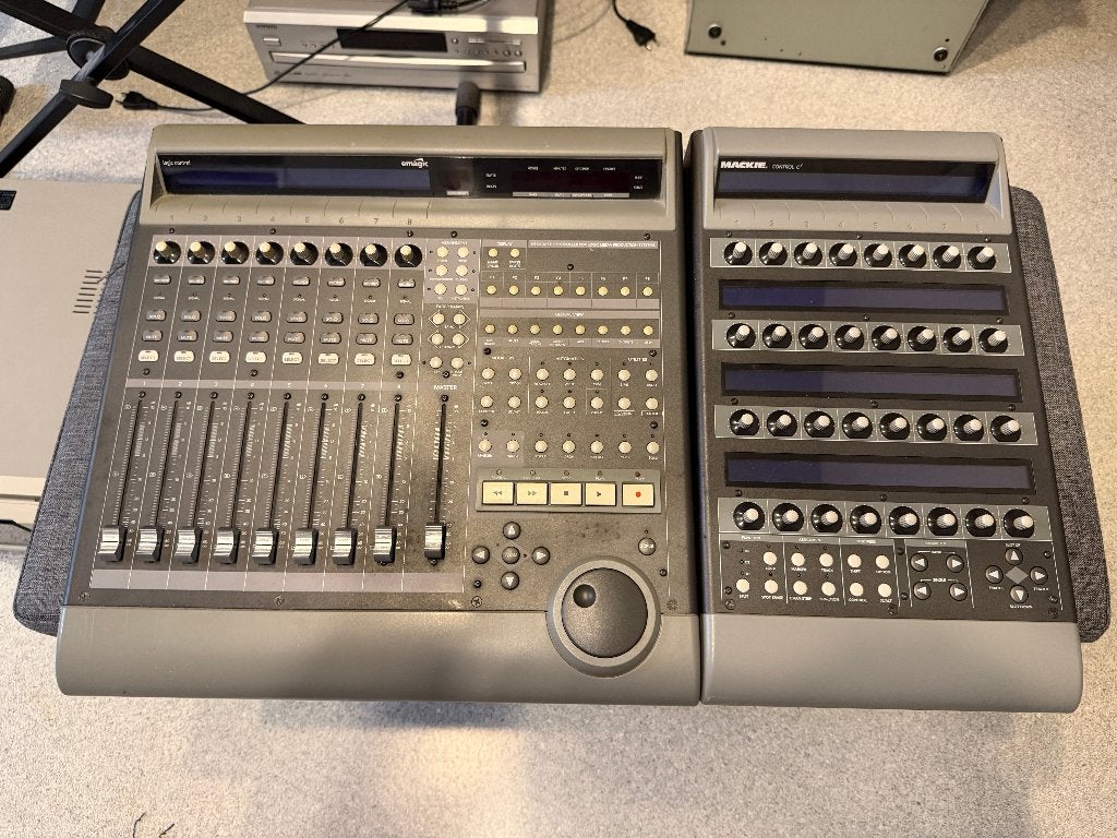mackie logic controllers, Musique & Instruments, Envoi, Comme neuf