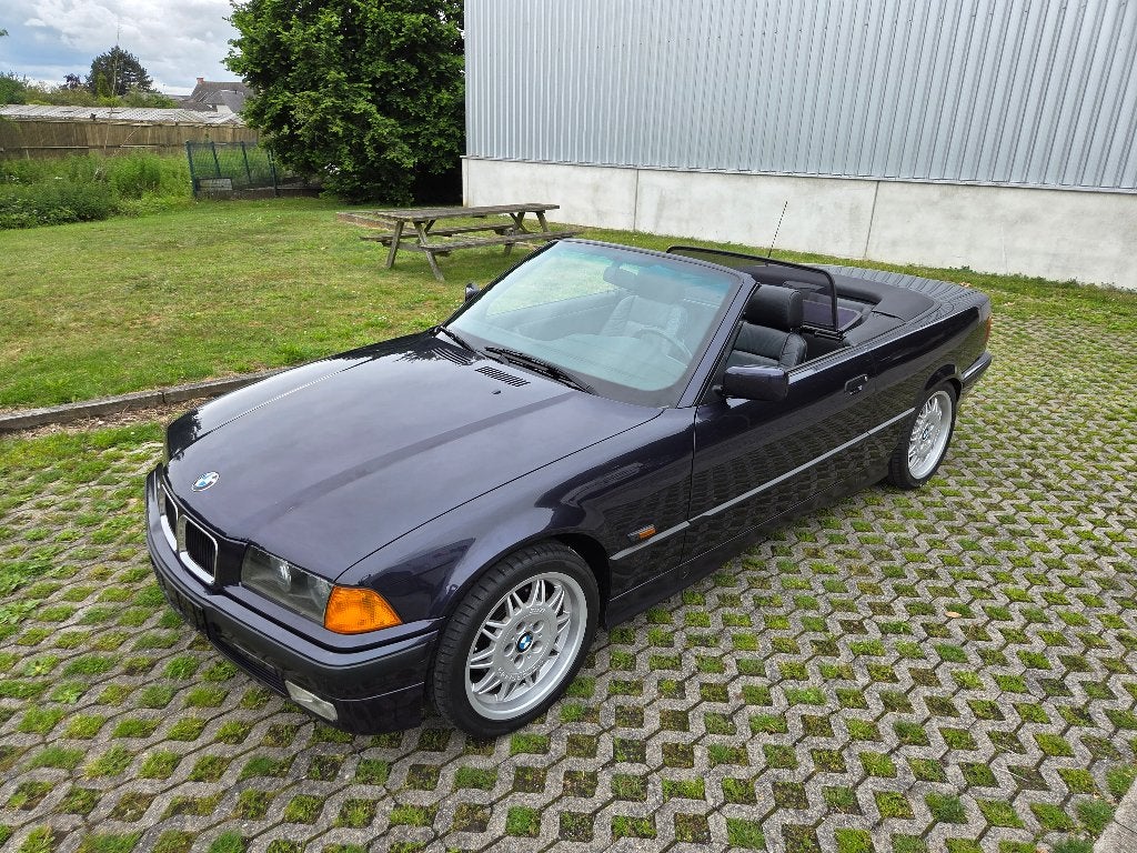 BMW E36 320i Cabrio – Manueel – Madeiraviolett – 105.600km, Autos, BMW, Alarme, 110 kW, Cabriolet, Boîte manuelle