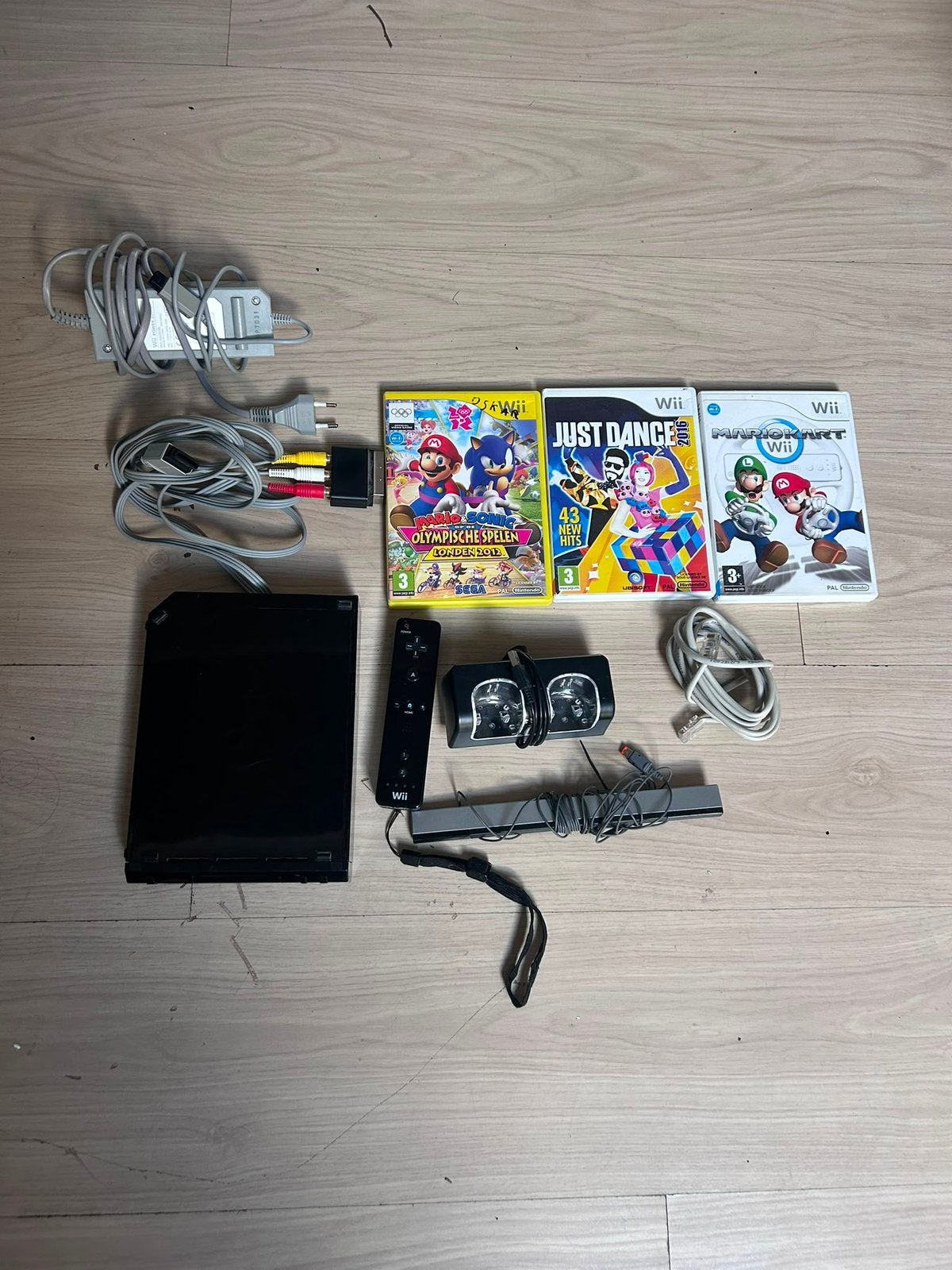 Wii avec 1 manette et 3 jeux, Consoles de jeu & Jeux vidéo, Enlèvement ou Envoi, Comme neuf, Avec 1 manette, Avec jeux