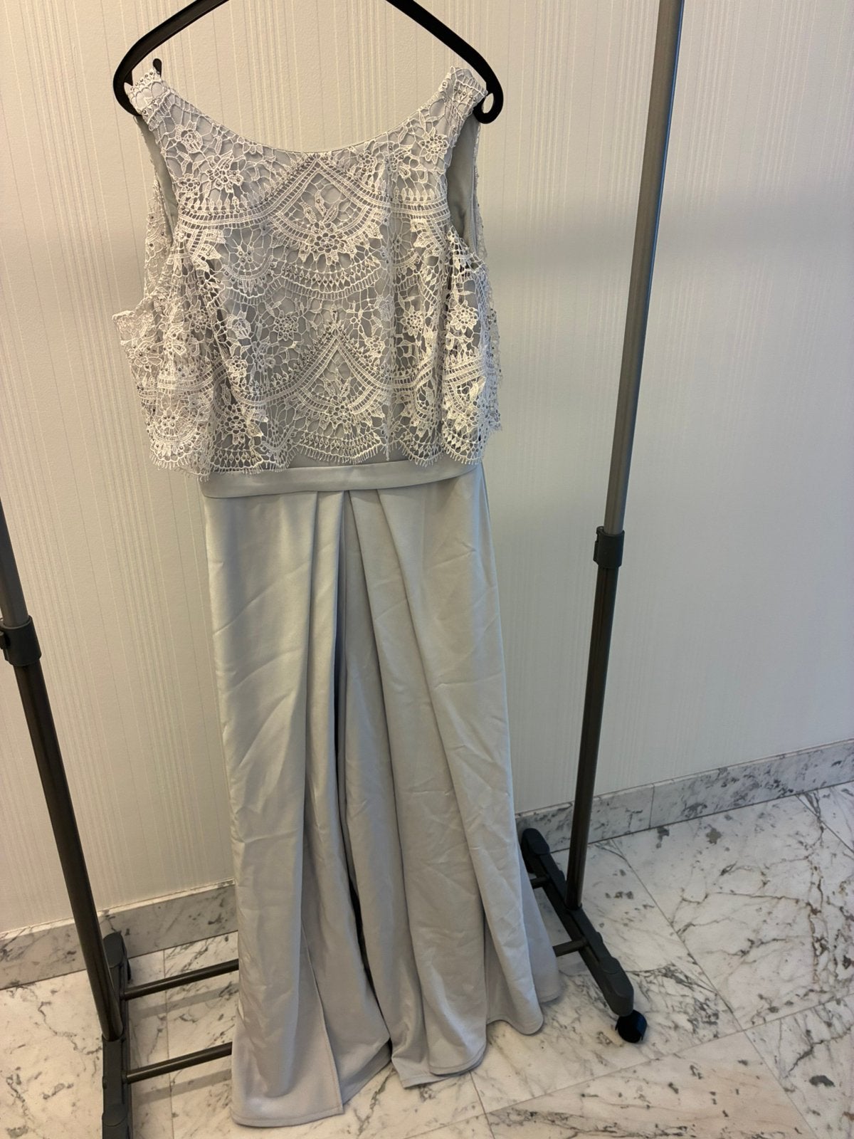 Fara Fiesta suitekledij licht grijs jumpsuit, Kleding | Dames, Ophalen of Verzenden, Zo goed als nieuw, Grijs
